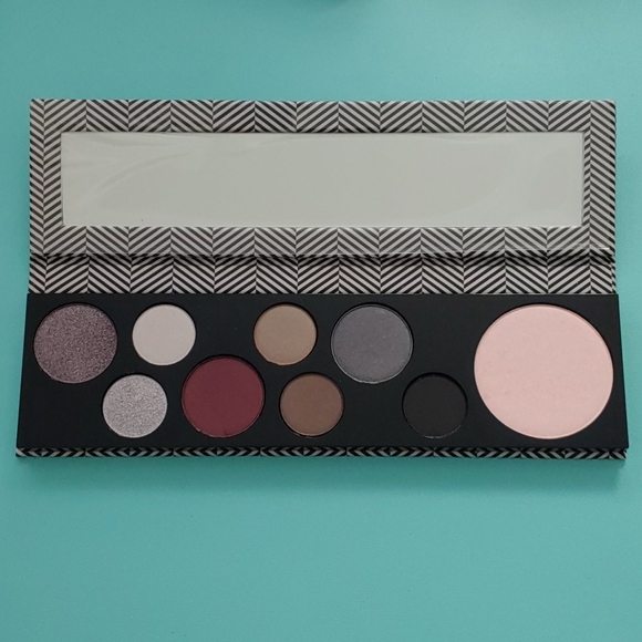 NWOT MAC Basic Bitch Girls Palette - Picture 2 of 3